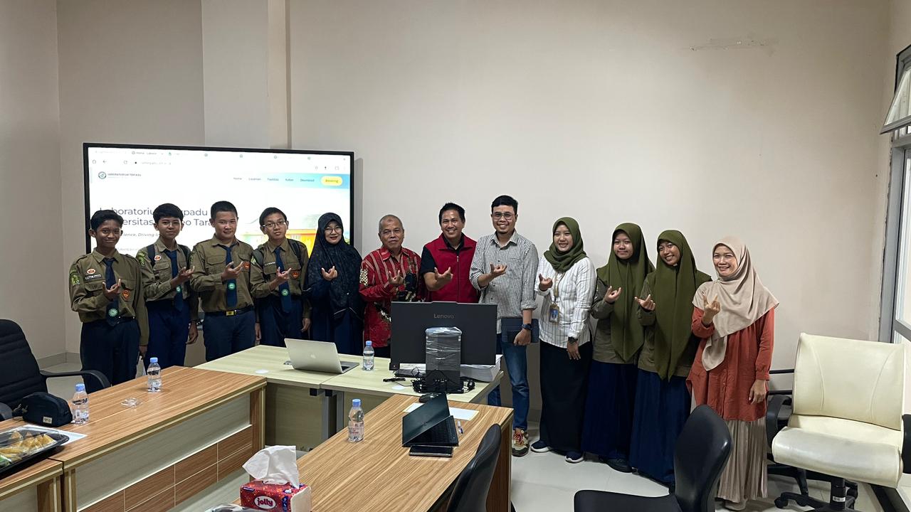 Menumbuhkan Minat Sains Sejak Dini, SMP Muhammadiyah 2 Tarakan Kunjungi UPA Laboratorium Terpadu UBT whatsapp image 2026 06 17 at 09.57.16